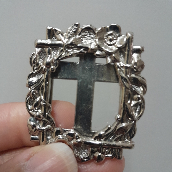 Vintage Ornate Silver Tone Frame Cross Brooch  Size:OS  Unknown - Picture 1 of 7